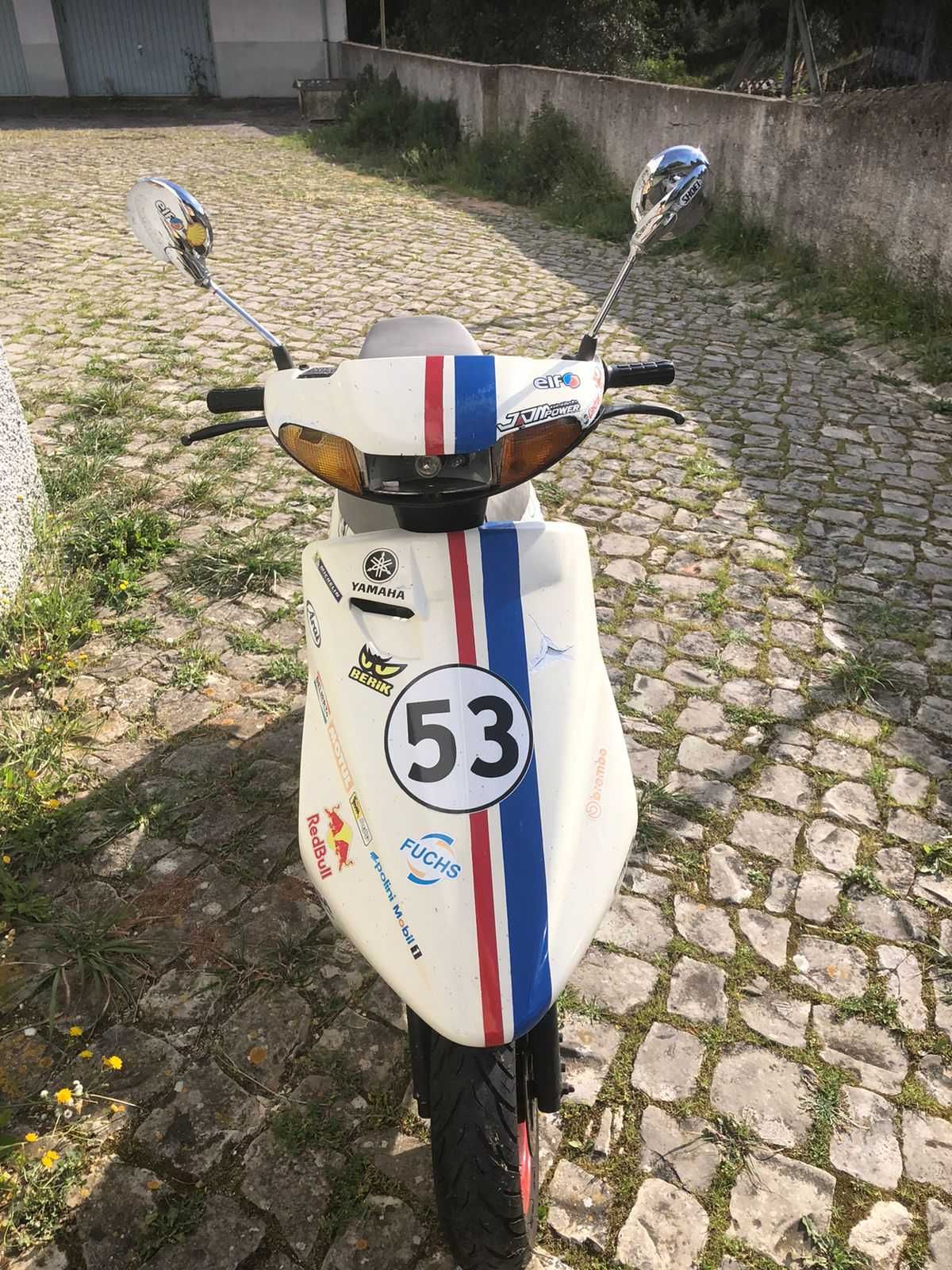 Mota Yamaha 50R AXIS com capacete