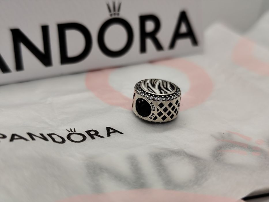 Conta zebra preta e branca da Pandora