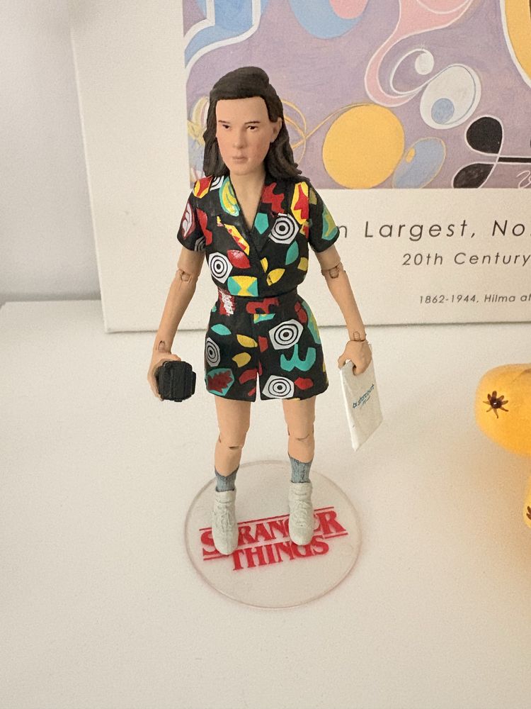Action figures, terror, stranger things, walking dead