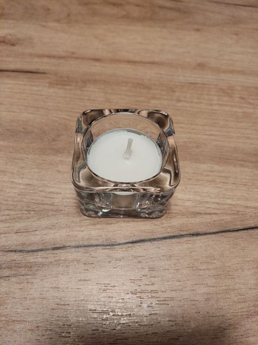 Szklany świecznik