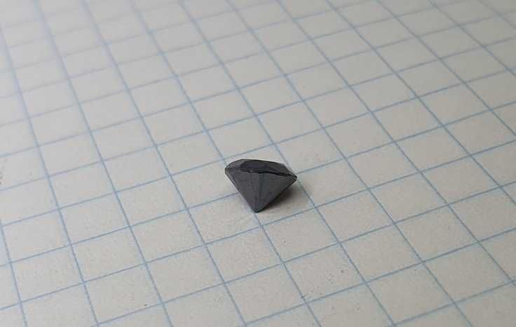 Природный чёрный бриллиант
