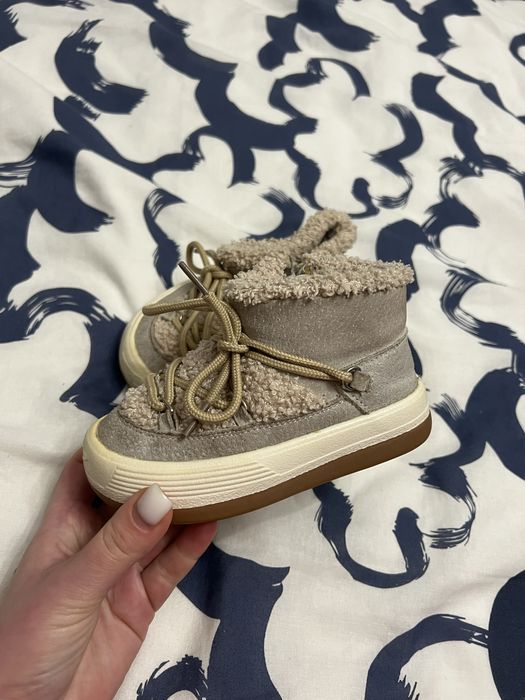 Зимове взуття на дівчинку