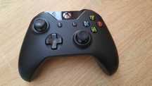 Pad do Xbox One czarny