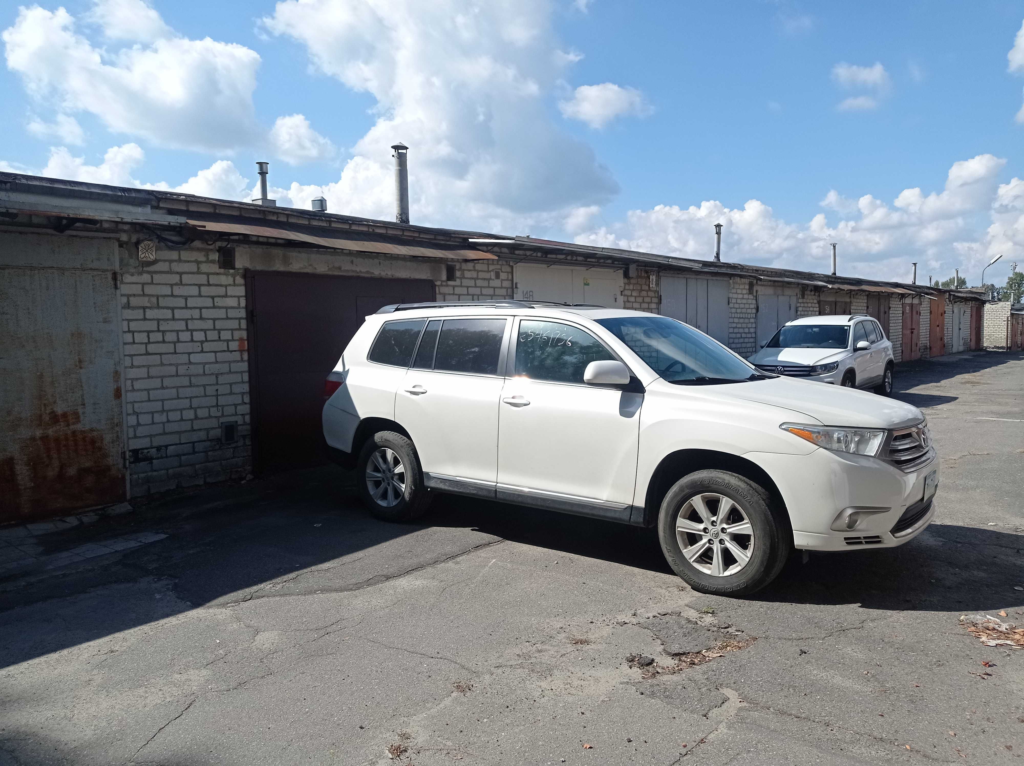 Продам или поменяю на недвижимость Toyota Highlander 2013