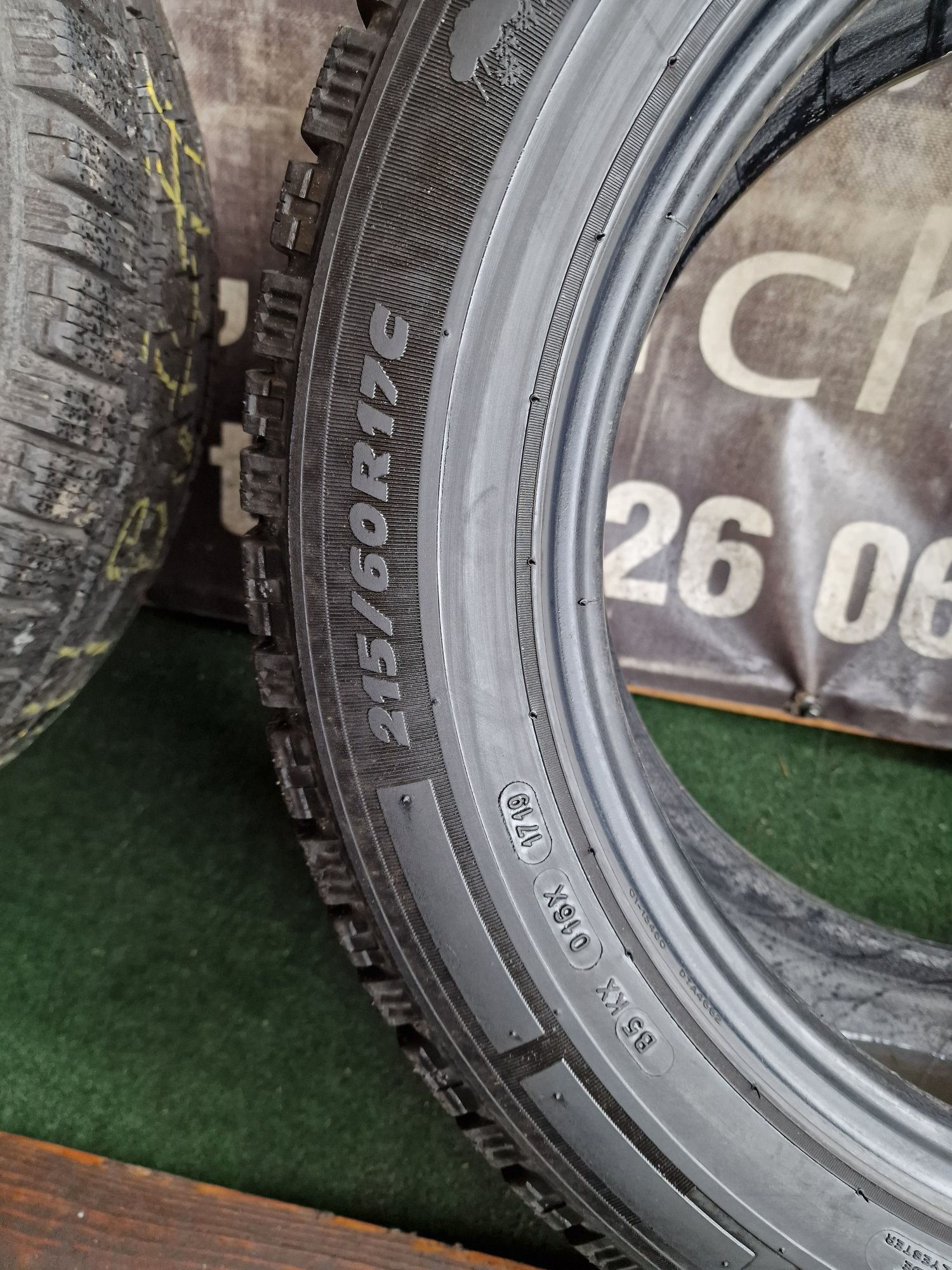 Opony zimowe 215/60/17C Michelin wzmacniane Para 7.8mm