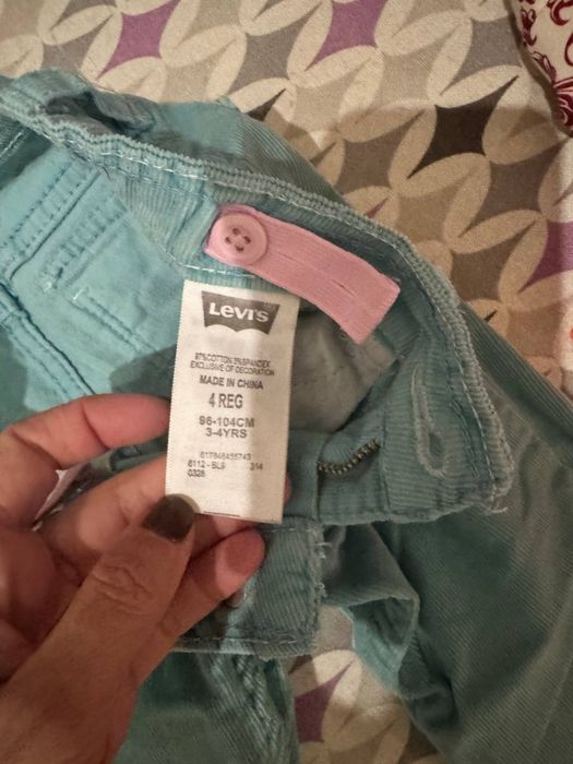 2 пары вельветовых джинс. Levi’s.