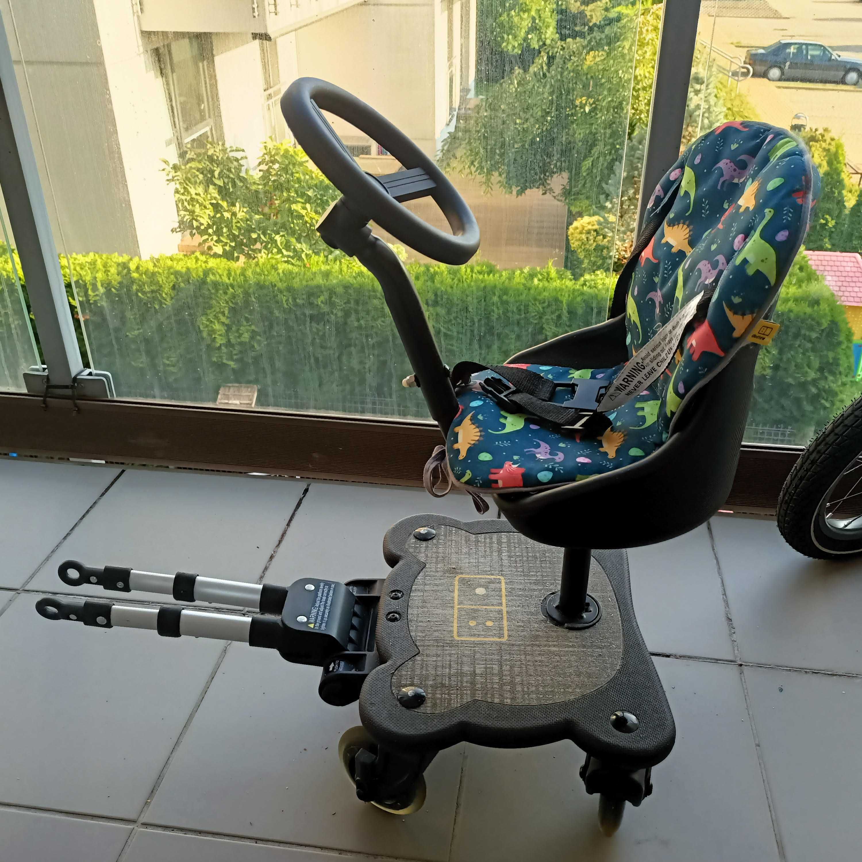 Dostawka Cozy 4 Rider do wózka z poduszką DINOZAURY