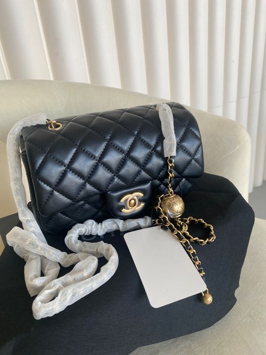 Жіноча сумка у стилі Chanel