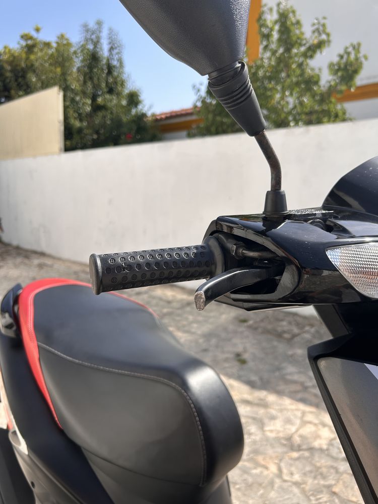 Aprilia sr50 compativel com licenca AM