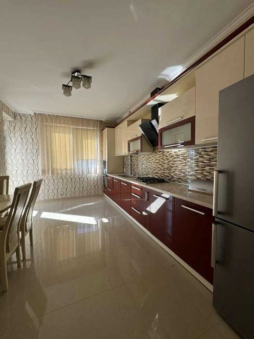 2к з великою кухнею