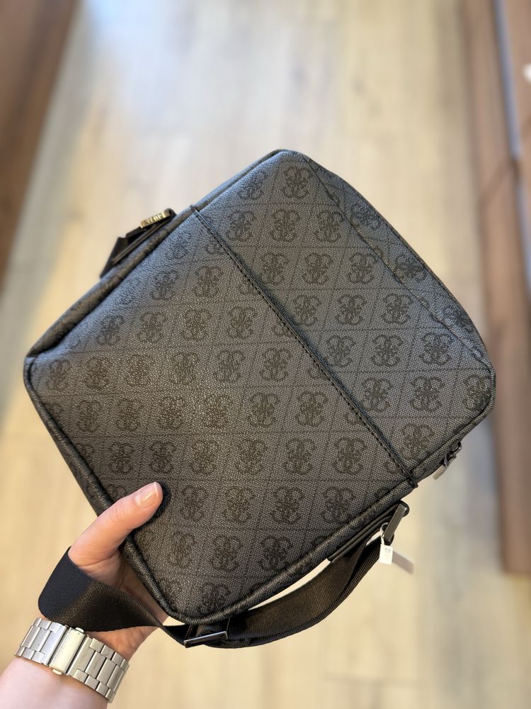 Чоловіча сумка Guess