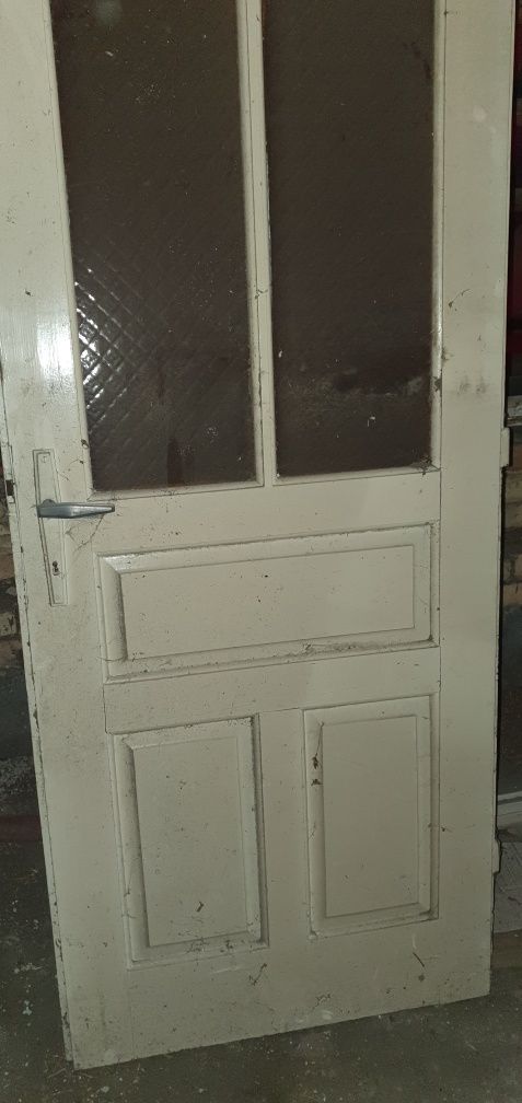 Skrzydło  drzwi  drewniane