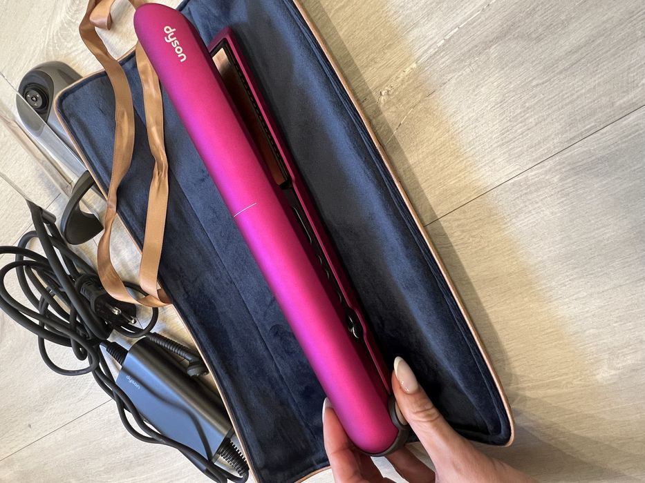 Выпрямитель утюжок  для волос от  Dyson