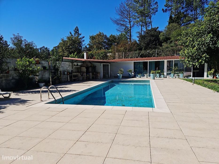 Moradia T4 para venda