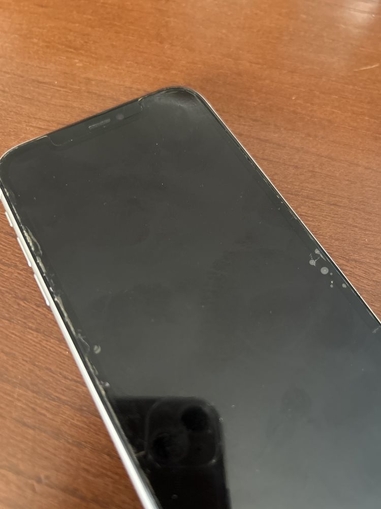 Iphone 11- 64Gb, em bom estado