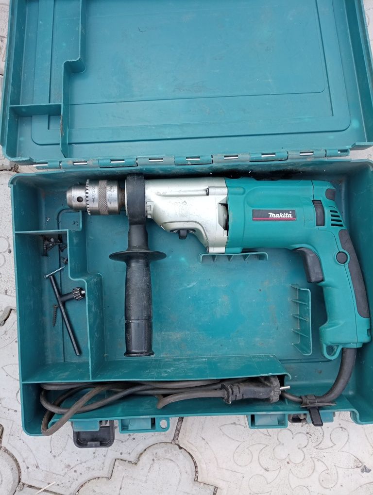 Дрель ударна Makita hp2070