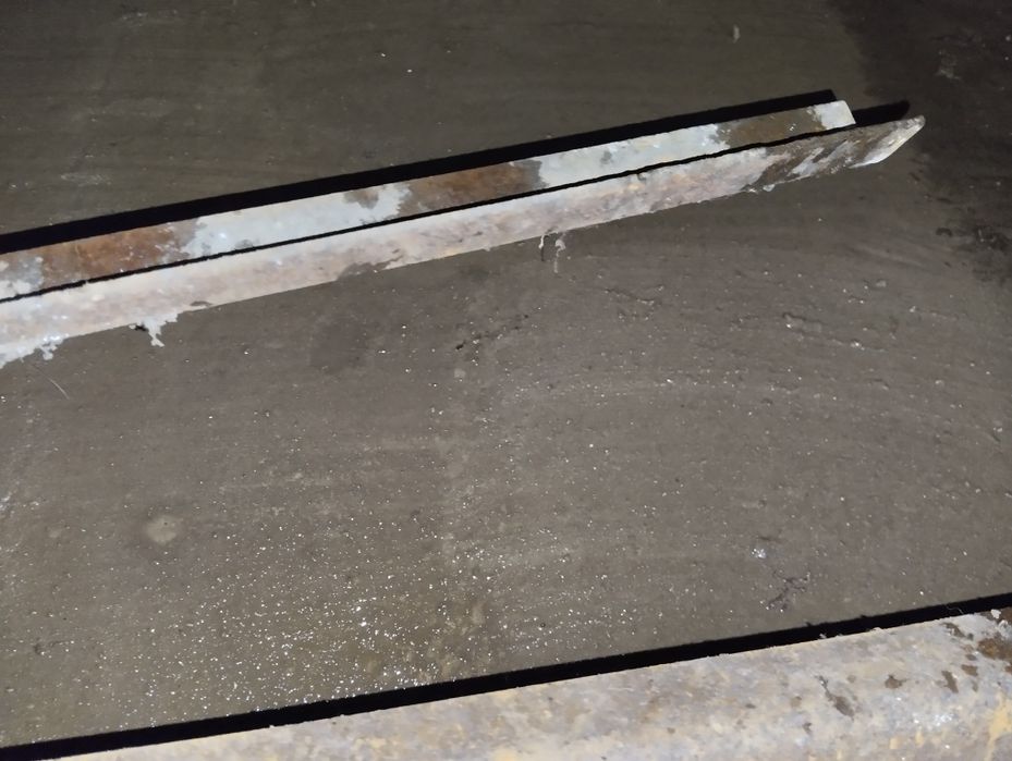 Уголок металлический , стойки для лесов