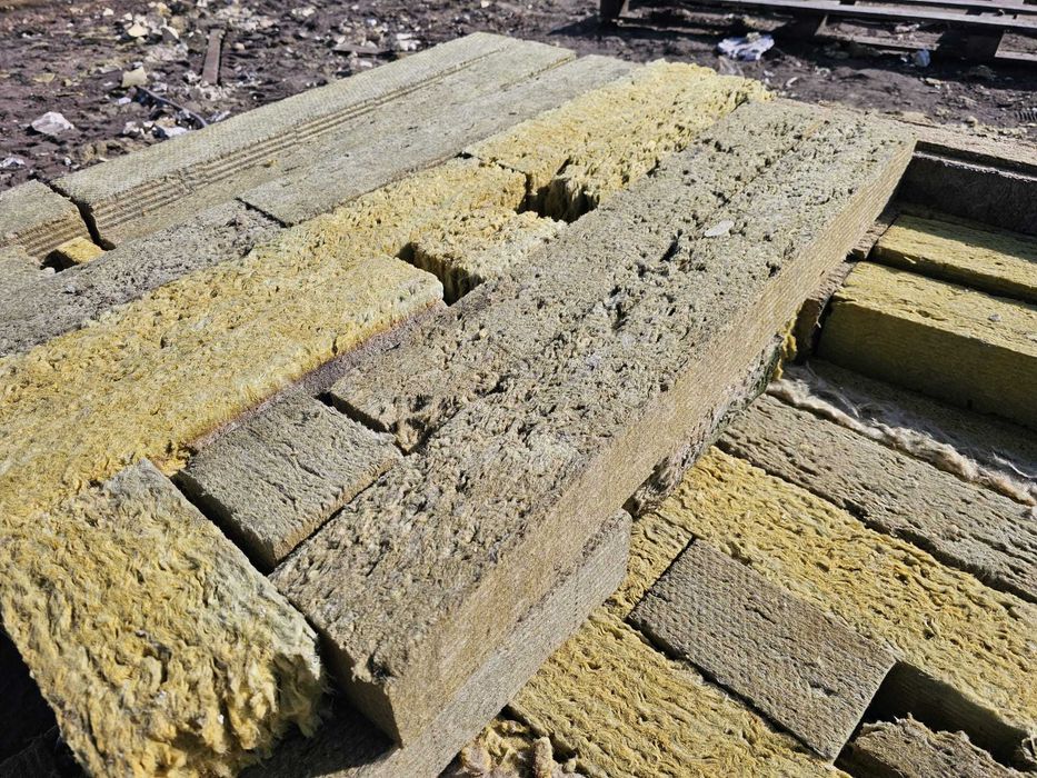 Wełna mineralna izolacja cieplna akustyczna docieplenie poddasza dachu