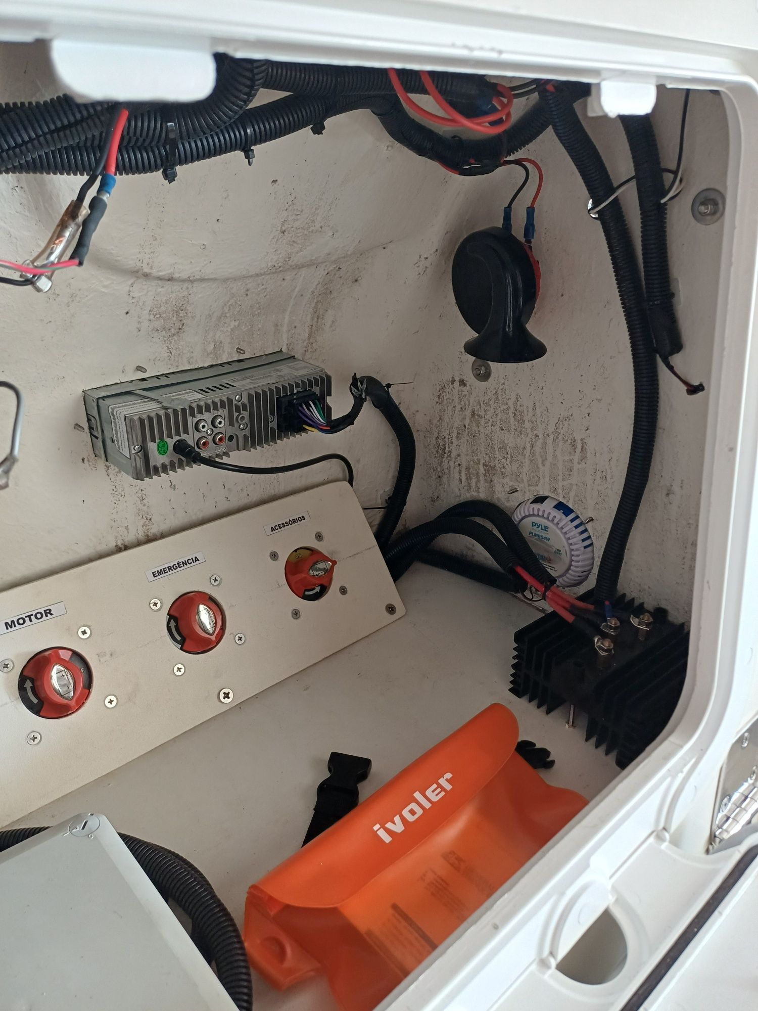 Barco semi rigido bombard