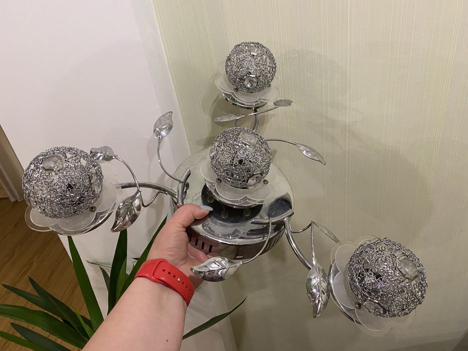 Продам люстру на 4