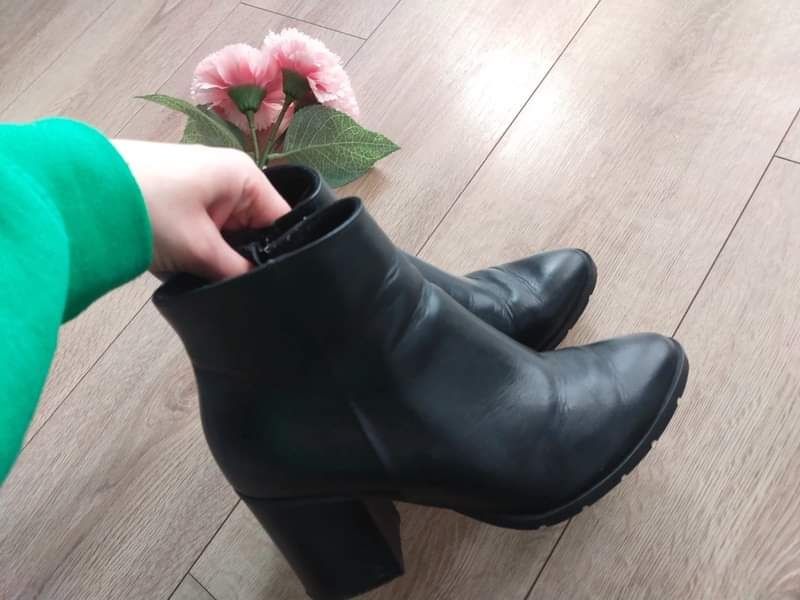 Czarne skórzane buty botki Ryłko 37