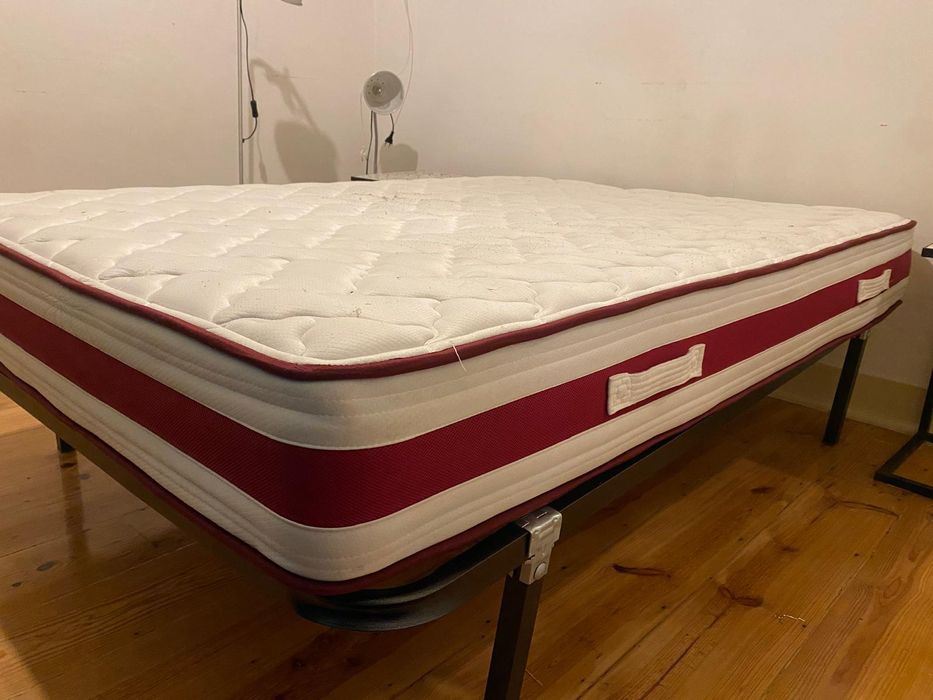Cama e Colchão de Casal (Padrão)