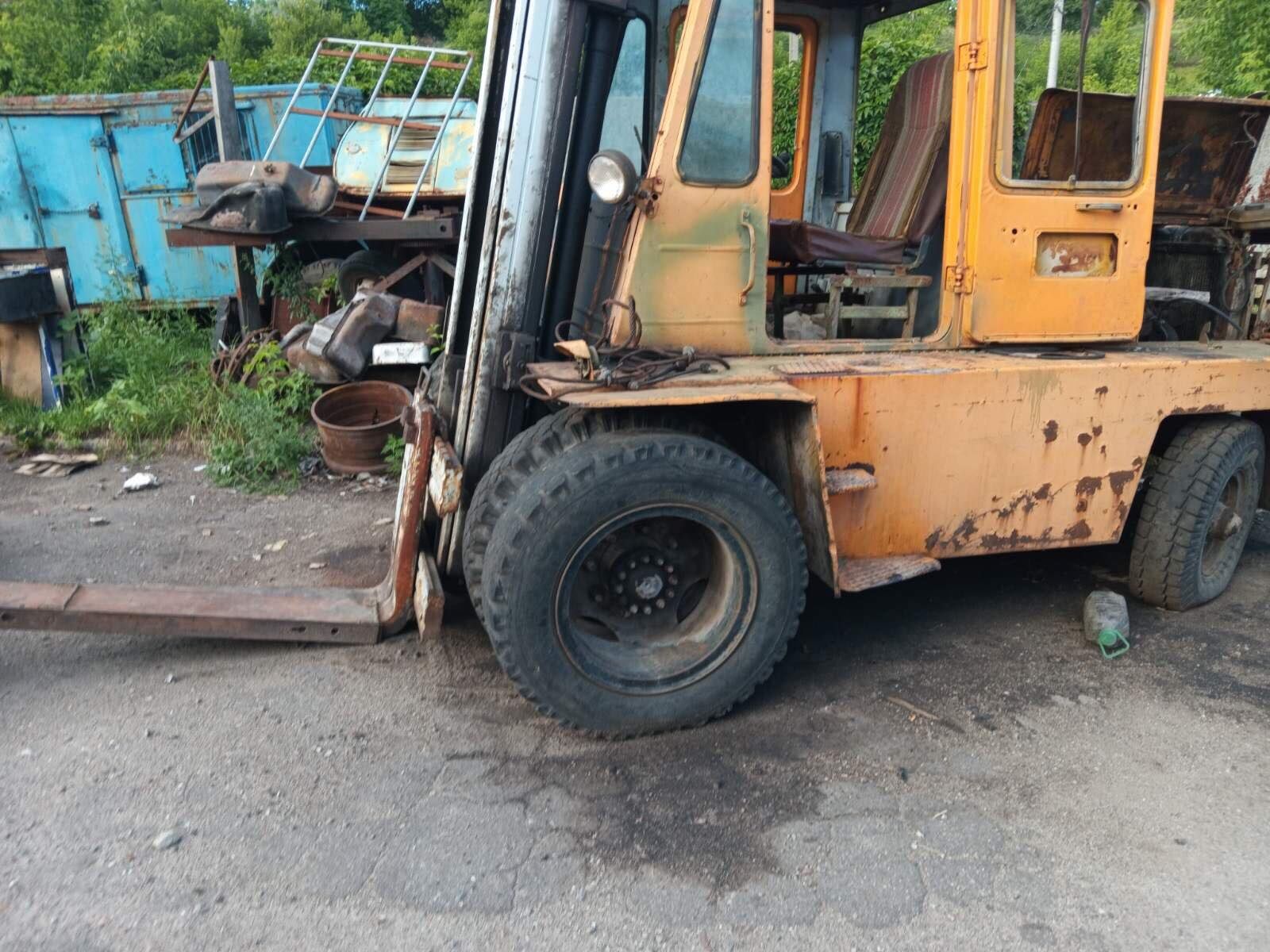 Львівський навантажувач вилковий