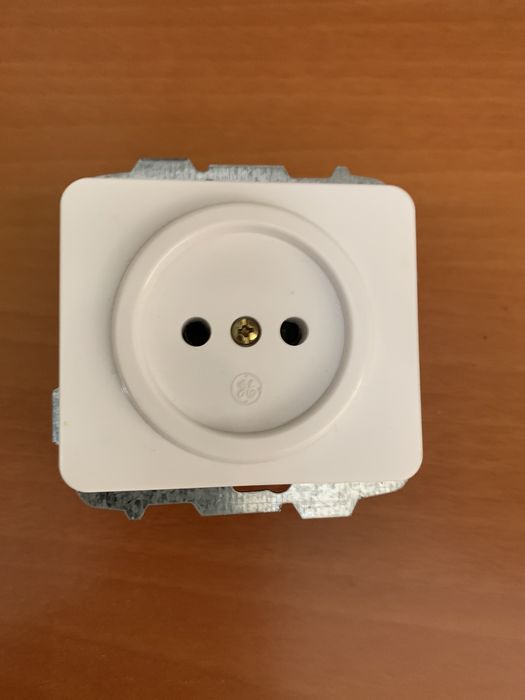 Tomada cor branca sem terra “ Série Algarve”