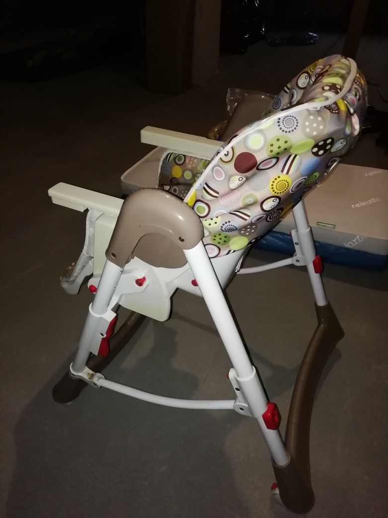 Krzesełko do karmienia dziecka z blatem