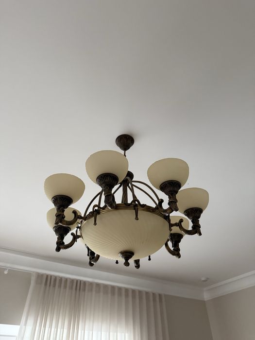 Люстра на 8 світильників. 3 однакові люстри в наявності.