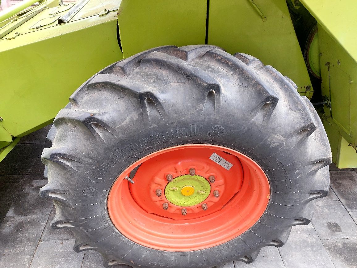 Claas  Dominator 38