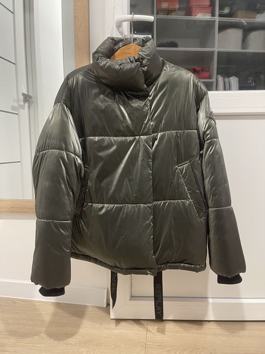 Продам курточку женскую Replay