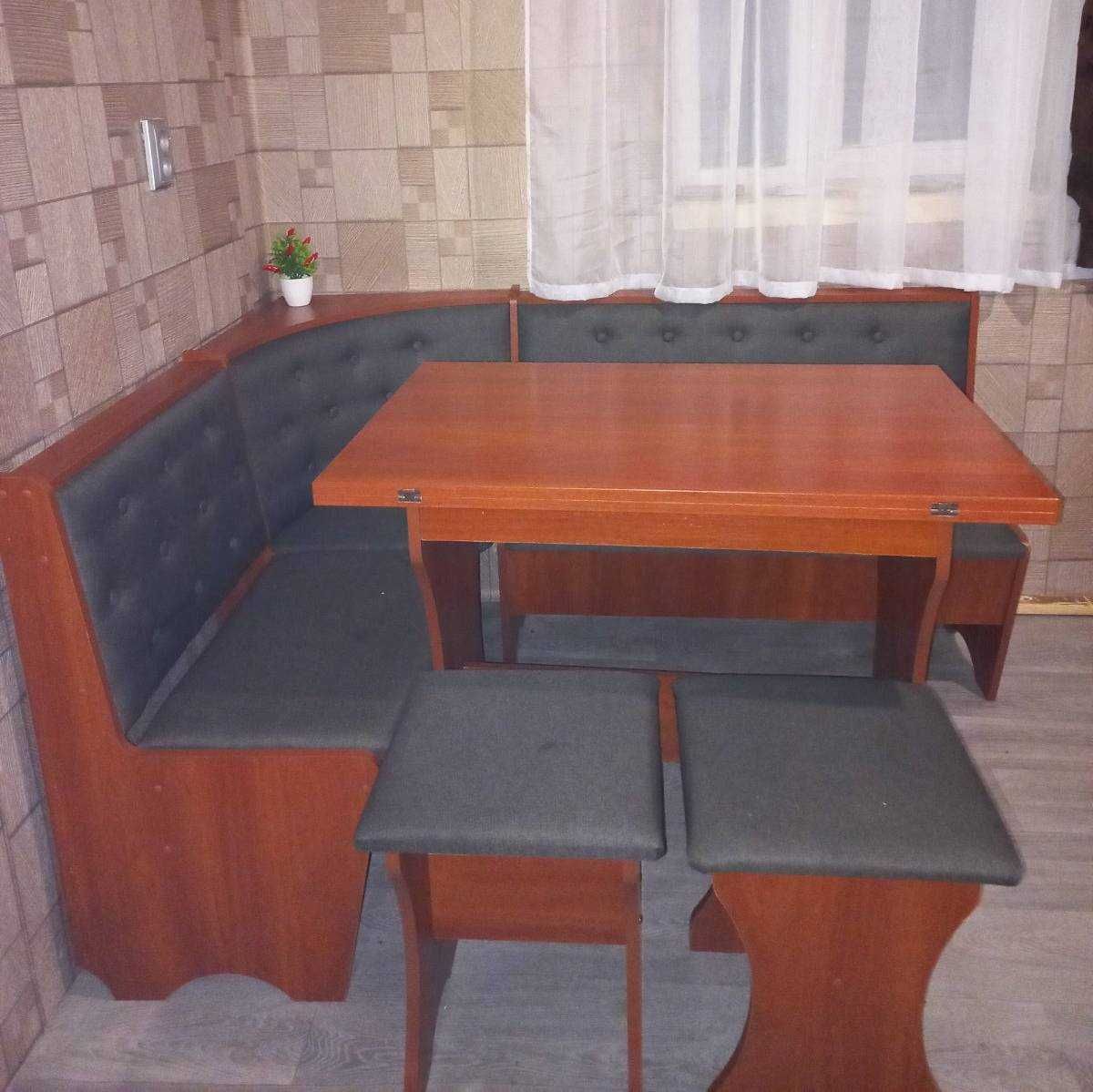 Комплект на кухню: Куток, стіл, дві табуретки. Готово до відправки.