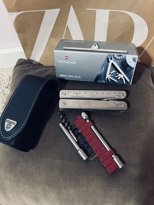 Noz scyzoryk nowy Victorinox szwajcarski z akcesoriamj