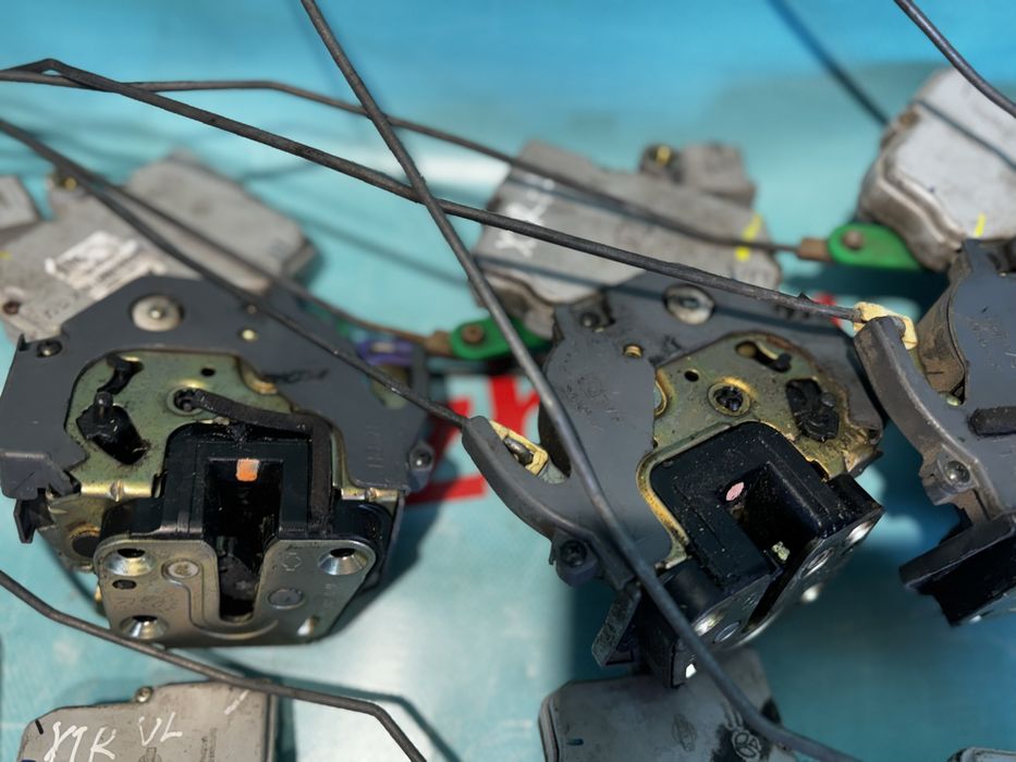 Замок дверей Nissan x trail t30 замки Х трейл т30