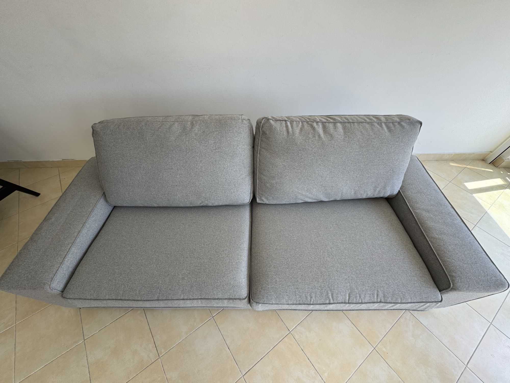 Sofá IKEA KIVIK de 3 lugares, em excelente estado