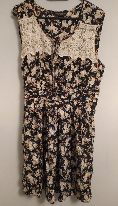 Sukienka w kwiaty firmy Dorothy Perkins