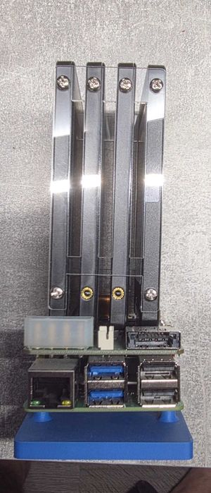 DIY NAS - RPI5/8G wraz z Radxa Sata HAT i 4 dyski.