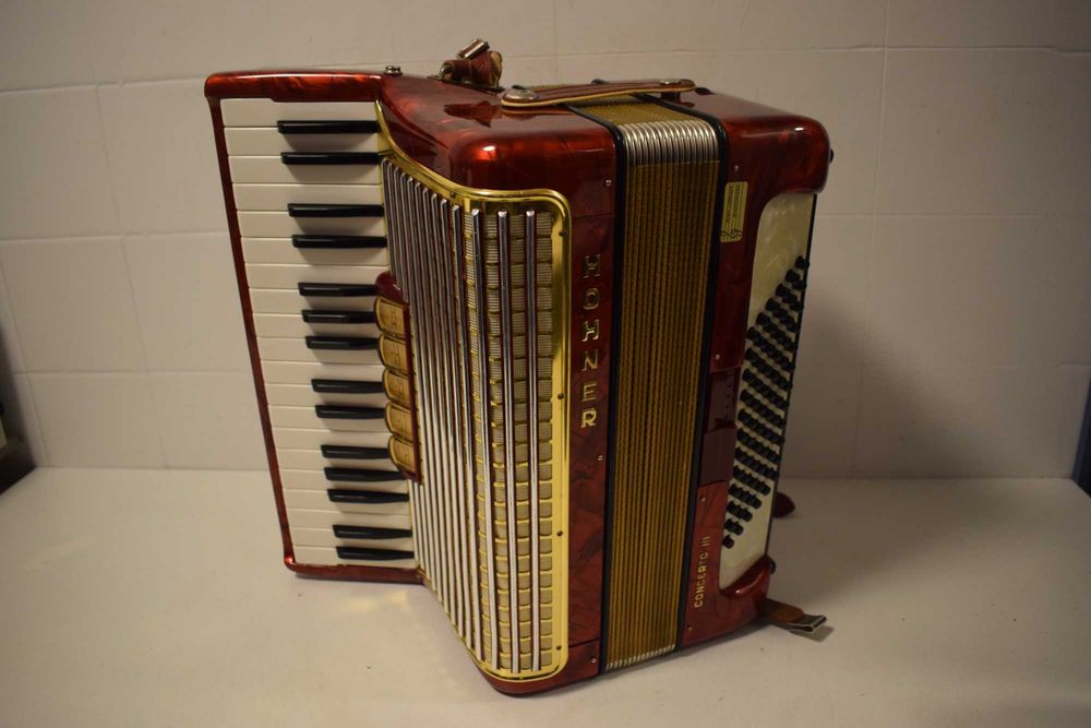 Acordea Hohner Concerto III 3 voz 72 Baixos, N .330