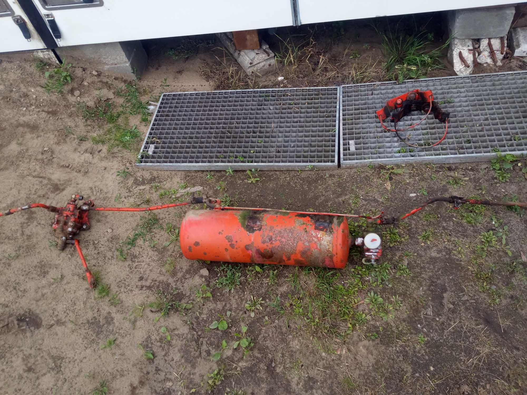 MTZ Belarus 80 i 82 pneumatyka hamulce do przyczepy butla zawor