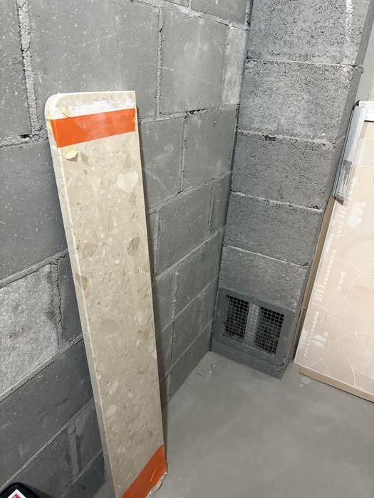 Parapet wewnętrzny z konglomeratu