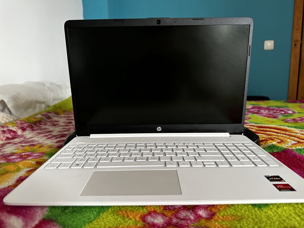 Portátil - HP Laptop