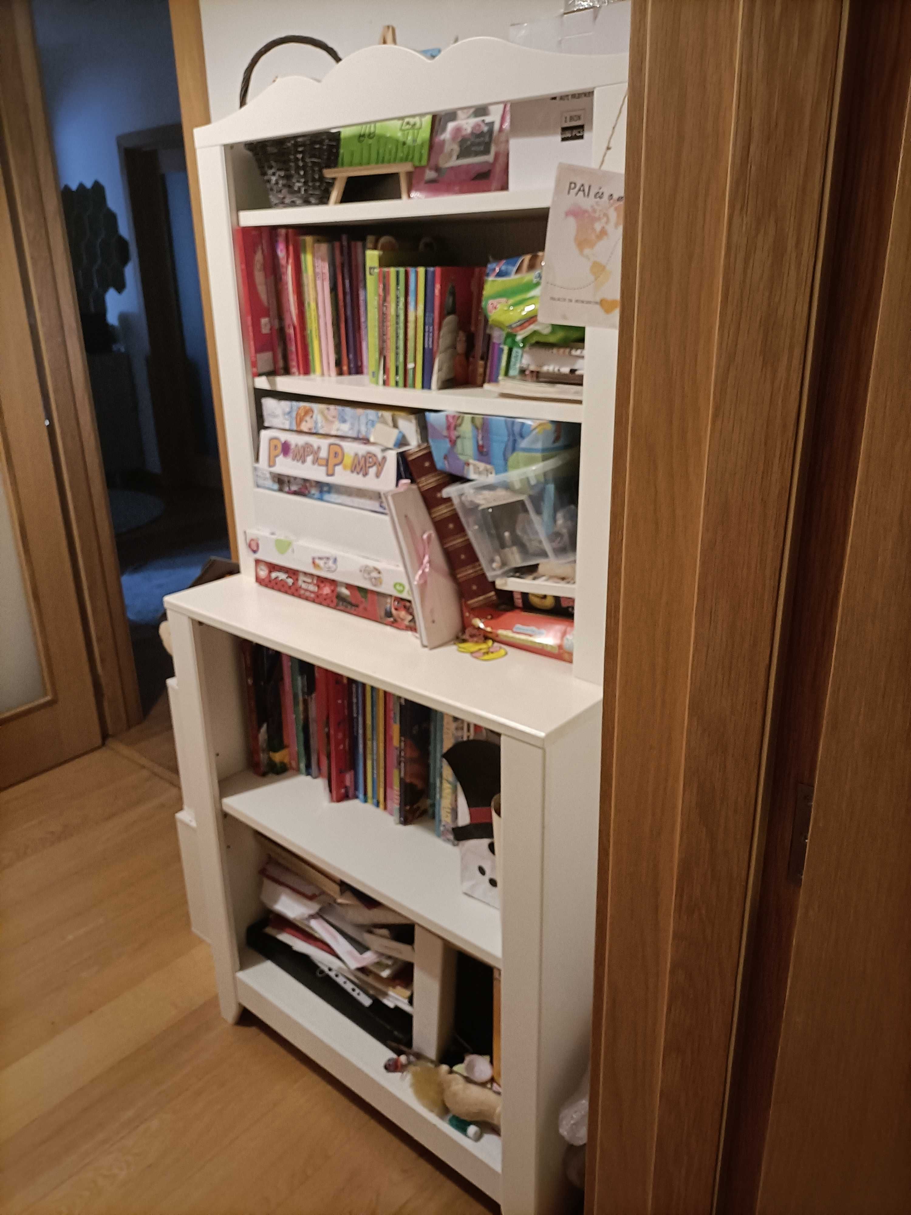 Estante IKEA para quarto de criança