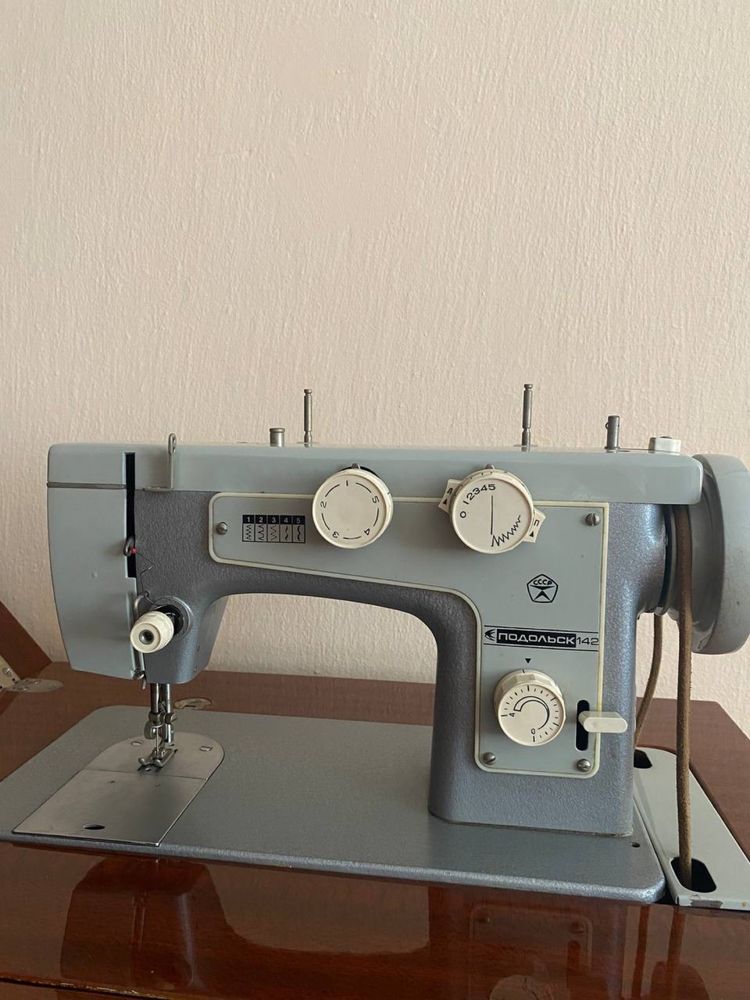 Швейна машинка Подольск-142 (Подольськ 142)