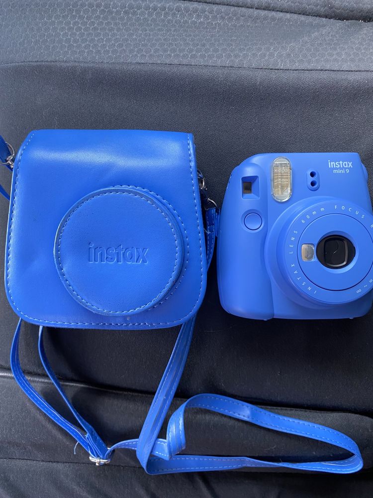 Instax mini 9 com capa de proteção