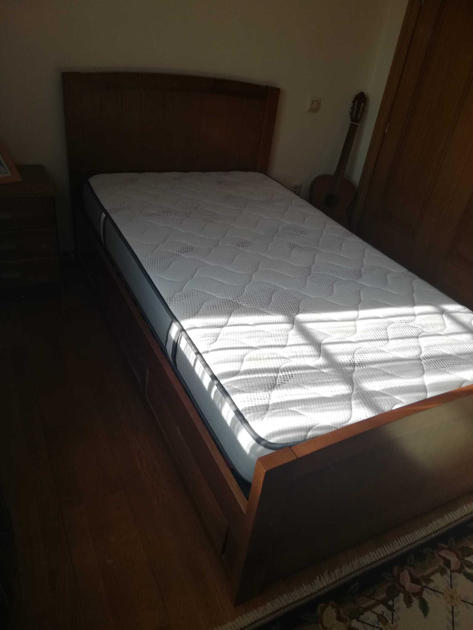 Cama com arrumação + colchão