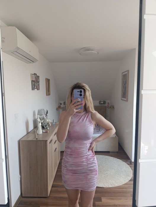 Sukienka marszczona sexy mini impreza podkreślająca XS s kobieca