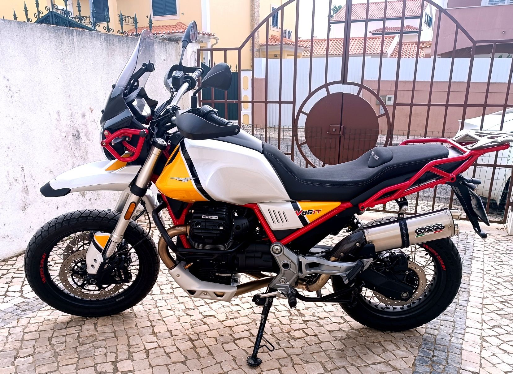 Moto Guzzi V85TT