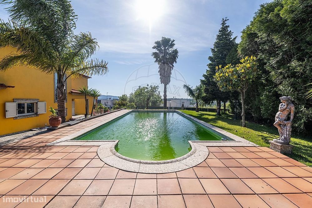 Moradia T4 para venda