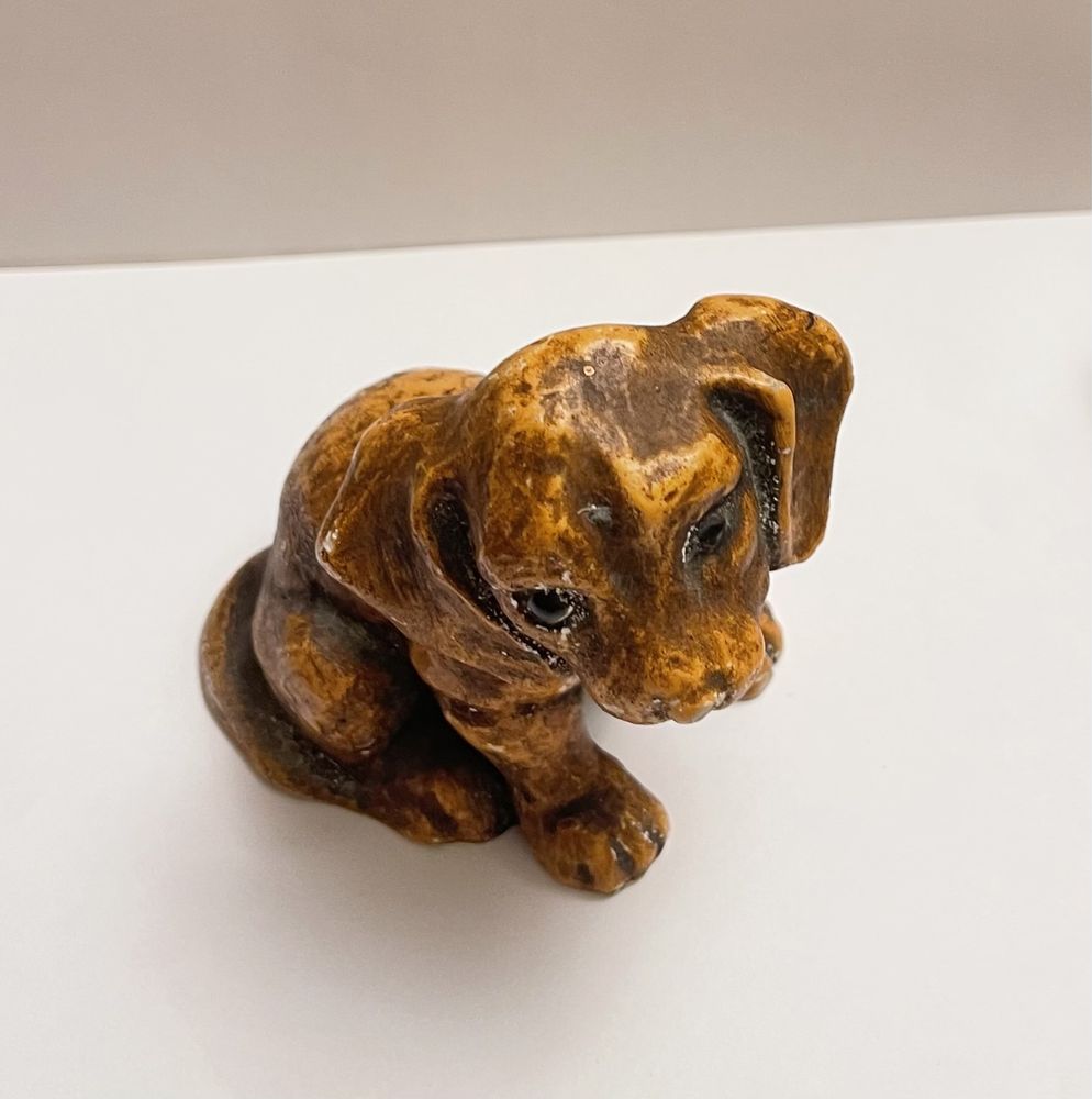 Stara figurka ceramiczna pies jamnik